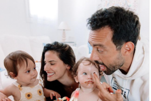 Βάσια Λόη: Η σπάνια εμφάνιση με τον εφοπλιστή σύζυγό της - Το εντυπωσιακό robe chemisier που συνδύασε με σανδάλια - εικόνα 11