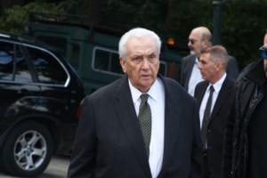 Τα πολλά πρόσωπα του ψευτογιατρού: Εμφανιζόταν ως "γιατρός του Βατικανού" ή του Ερυθρού Σταυρού - εικόνα 2