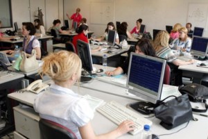 Νέο πακέτο ρίχνει στην αγορά η κυβερνηση: Στο 1,4 δισ. ευρώ η επιστρεπτέα προκαταβολή