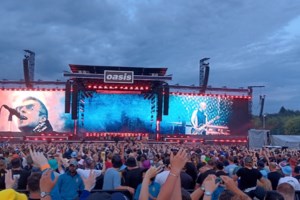 "Σοκαρισμένοι" οι Oasis από τον θάνατο θαυμαστή τους στο Γουέμπλεϊ - Έπεσε από ύψος 50 μέτρων - εικόνα 2