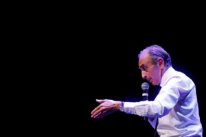 Kίνα: Βίντεο σοκ με δύο αγοράκια να πηδούν από ταράτσα σε ταράτσα σε ουρανοξύστη 27 ορόφων