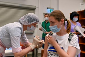 EMA: Νέες προειδοποιήσεις για παρενέργειες των Pfizer και Moderna - Συστάσεις για AstraZeneca και Johnson & Johnson