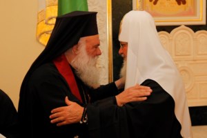 Η ευχή του πρέσβη των ΗΠΑ Τζόρτζ Τσούνη στον Ιερώνυμο: "Ο Θεός να μας κόβει χρόνια και να τα δίνει σε εσάς" [βίντεο] - εικόνα 4