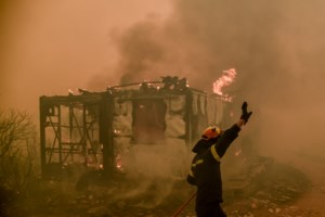 Καβάλα: Φωτιά σε αγροτοδασική έκταση στη Λεύκη– Στη μάχη της κατάσβεσης ένα αεροσκάφος και ένα ελικόπτερο