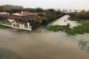 Αιτωλοακαρνανία: Κατέρρευσε η γέφυρα του Εύηνου - Μεγάλες καταστροφές στο οδικό δίκτυο [εικόνες] - εικόνα 2
