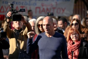 Απίστευτος Μπαλάφας (ΣΥΡΙΖΑ): Τον Βαρουφάκη δεν τον χτύπησαν "κανονικοί αγνοί αναρχικοί" αλλά χαφιέδες διαφόρων κέντρων - εικόνα 2