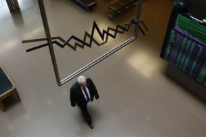 Ποσό 2,5 δισ. ευρώ άντλησε η Ελλάδα από την επανέκδοση του 10ετούς ομολόγου - Ξεπέρασαν τα 18 δισ. ευρώ οι προσφορές - εικόνα 2