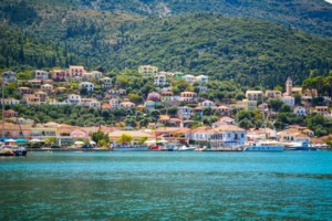 ΙΕΛΚΑ: Ενας στους τρεις Έλληνες θα πάει σε ταβέρνα, ένας στους τέσσερις θα κάνει διακοπές όπως κάθε χρόνο