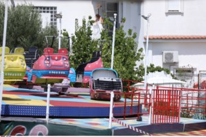 Χαλκιδική: Φωτογραφίες - ντοκουμέντο από το λούνα παρκ - Σκουριασμένο και σάπιο το παιχνίδι που κόστισε τη ζωή του Γιάννη - εικόνα 3