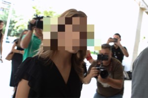 Γεωργία Μπίκα: Στην ανακρίτρια η 26χρονη - "Ούτε άρπαξα, ούτε εξύβρισα κανέναν" [Βίντεο]