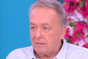 Αγρίεψε η κόντρα Light - Μικρούτσικου: "150 χρονών μούμια" - "Είσαι άσχετος, ανύπαρκτο μηδενικό και θρασύτατο τυπάκι"