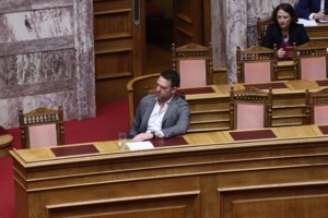 ΣΥΡΙΖΑ: Το παρασκήνιο της αποχώρησης του ναυάρχου Αποστολάκη - Αιφνιδιάστηκε η Κουμουνδούρου