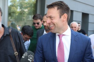 "American bar" o ΣΥΡΙΖΑ, έκαναν τη Μακρόνησο... Long Island - Ο Κασσελάκης, οι "ιδιοκτήτες" και οι "καλές" διασπάσεις