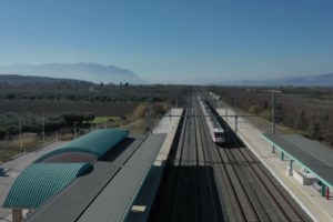 "Λευκό Βέλος": Απίστευτη ταλαιπωρία για τους επιβάτες - Ακινητοποιήθηκε ο συρμός, εγκλωβίστηκαν για ώρες [Εικόνες]