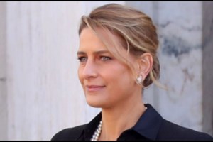 Κατερίνα Παναγοπούλου: Εντυπωσιακή με μαύρο bandage dress με ασύμμετρες τιράντες- Οι πόζες με τον Δημήτρη Γιαννακόπουλο - εικόνα 9