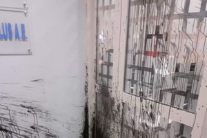 Θρασύτατη επίθεση αναρχικών στο σπίτι της Σακελλαροπούλου με τρικάκια υπέρ του Κουφοντίνα - εικόνα 2