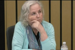 Αντιδρά ο Μπάμπης Αναγνωστόπουλος στην αλλαγή επιθέτου της μικρής Λυδίας - εικόνα 2