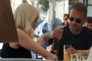 Η Κατερίνα Παπουτσάκη πόσταρε την πιο τρυφερή φωτογραφία του συζύγου της με τους δύο γιους τους