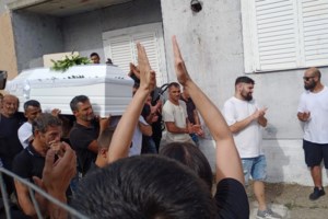 Ηλεία: "Εύχομαι να βγει πεθαμένος από εκεί μέσα" -Δεν θέλει καμία σχέση με τον δολοφόνο της 11χρονης η σύζυγός του