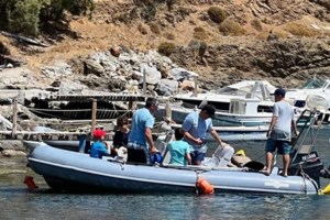 Στην Αστυπάλαια ο Αλέξης Τσίπρας: Φωτογραφήθηκε με την παιδική ομάδα ποδοσφαίρου του νησιού