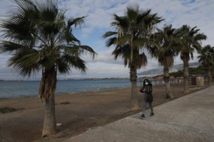 Πρωτοχρονιά: Έγινε η νύχτα μέρα  από τα πυροτεχνήματα - Πώς υποδέχθηκε το 2021 η Ελλάδα [Εικόνες - Βίντεο] - εικόνα 5