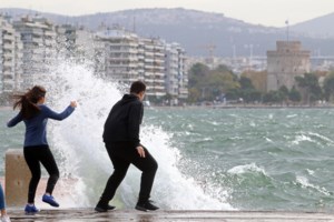 Καιρός τη Μεγάλη Εβδομάδα: Αστάθεια μέχρι και την Κυριακή του Πάσχα, σε περιοχές θα βρέξει - Τι λένε οι μετεωρολόγοι
