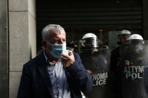 Πλεύρης για "VIP ΜΕΘ": Ελεεινά ψεύδη που προσβάλλουν γιατρούς και νοσηλευτές - Δεν θα το επιτρέψω