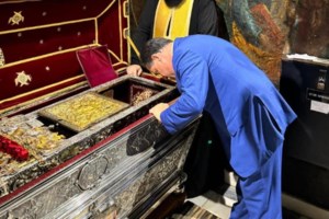 Άδωνις Γεωργιάδης: Κατέβηκε από το γραφείο του να συναντήσει διαδηλωτές - "Το Υπουργείο αυτό ανήκει στους εργαζομένους"