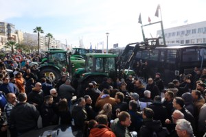 Λάρισα: Αναβλήθηκε για τον Οκτώβριο του 2026 η δίκη δύο αγροτών του μπλόκου της Νίκαιας - εικόνα 2