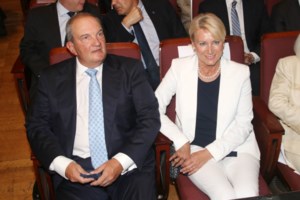 Τα ραντεβού του Καραμανλή με Μπέζα και Τζηκαλάγια και οι... επικές αναρτήσεις: "Μας κρατά από το χέρι..."