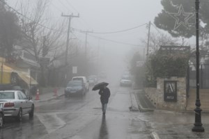 Ισχυροί άνεμοι σαρώνουν τη Γαύδο: Κύματα βύθισαν δύο βάρκες και έριξαν αυτοκίνητο στη θάλασσα [βίντεο] - εικόνα 2