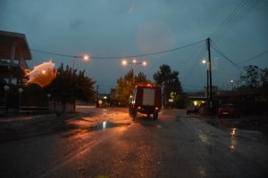 Η κακοκαιρία "Μπάλλος" φέρνει μέτρα lockdown - Τηλεργασία, κλειστό Δημόσιο, σχολεία και δικαστήρια