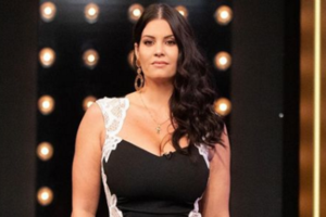 Μαρία Κορινθίου: Ποζάρει σαν "Ελλάδα στα ερείπια του Μεσολογγίου" του Ντελακρουά - εικόνα 2