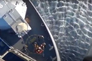 Ναυάγιο στην Πύλο: Με δάκρυα στα μάτια γιατρός στην Καλαμάτα - "Τους έδωσα να πάρουν τηλέφωνο τους δικούς τους στην Αίγυπτο" [Βίντεο] - εικόνα 3