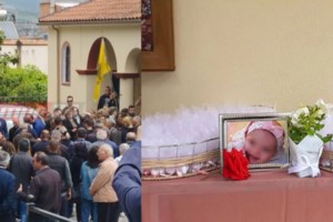 Άρτα: "Θα μείνουμε δυνατοί, εγώ θα σε στηρίξω"- Καθημερινά καταρρέει ο τραγικός πατέρας, δεν τρώει και δεν πίνει νερό