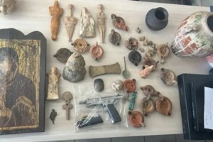 Μυστική αστυνομικός υποδύθηκε την αγοράστρια και ξεσκέπασε το κύκλωμα αρχαιοκαπηλίας- Το "ραντεβού" που θύμισε ταινία - εικόνα 4