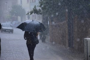 Πού θα χτυπήσει η κακοκαιρία Emil: Ισχυρές καταιγίδες και χαλάζι - Η ΕΜΥ επικαιροποίησε το έκτακτο δελτίο