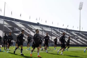 Ξύλο α λα... ελληνικά στη Μασσαλία: Οπαδοί ΠΑΟΚ και Παρτιζάν πλακώθηκαν με οπαδούς Μαρσέιγ και ΑΕΚ [βίντεο]