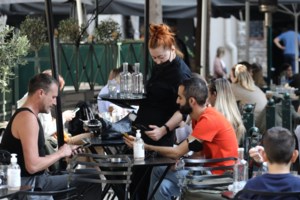 Συναγερμός από τον ΠΟΥ: "Όμικρον και Δέλτα προκαλούν τσουνάμι κρουσμάτων - Απαιτείται επανασχεδιασμός εμβολίων" - εικόνα 3