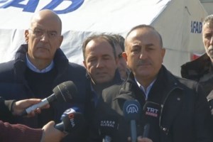 Ημέρες του '99 θυμίζουν οι ελληνοτουρκικές σχέσεις - Το παρασκήνιο της επίσκεψης Δένδια στη σεισμόπληκτη Τουρκία