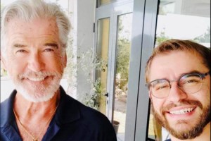 Τρελαμένος με την Ελλάδα ο "007" Πιρς Μπρόσναν: Το μήνυμά του στα ελληνικά  [Εικόνα]