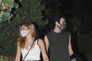 Ντορέττα Παπαδημητρίου: Με color-blocking look στο θέατρο - Απόλυτος φθινοπωρινός συνδυασμός [εικόνες]