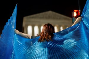 "Σταματήστε τον πόλεμο εναντίον των γυναικών": Στους δρόμους χιλιάδες Νεοϋορκέζοι για το δικαίωμα στην άμβλωση - εικόνα 3