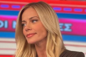 Ιωάννα Τριανταφυλλίδου: Το υπέροχο σατέν φόρεμα που επέλεξε σε βραδινή έξοδο