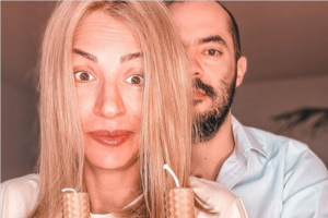 Μπαμπάς και κόρη: Η Μαρία Ηλιάκη φωτογραφίζει τον Στέλιο Μανουσάκη με τη νεογέννητη κόρη τους