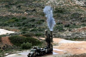 Κατηγορηματικό "όχι" της κυβέρνησης στις πιέσεις για αποστολή S-300 στην Ουκρανία - Απάντηση στο δημοσίευμα των FT