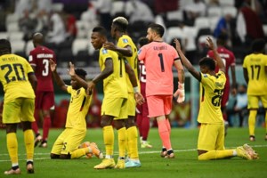 Μουντιάλ 2022: Αμερικανός δημοσιογράφος συνελήφθη για ένα μπλουζάκι- Είχε το "ουράνιο τόξο" [Εικόνα] - εικόνα 3