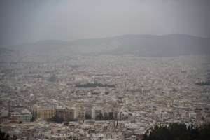 Καιρός: Ζέστη και αφρικανική σκόνη στα νότια – Πτώση της θερμοκρασίας και βροχές στα βόρεια