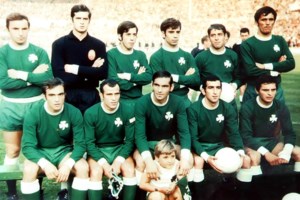 Ομόνοια: Πρασίνισε το συντριβάνι για το Ιωβηλαίο του Γουέμπλεϊ [Εικόνες] - εικόνα 2