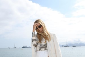 Δούκισσα Νομικού: Μια ελληνίδα στο Παρίσι με ριγέ Chanel μίνι φόρεμα που συνδύασε με σνίκερς - εικόνα 12